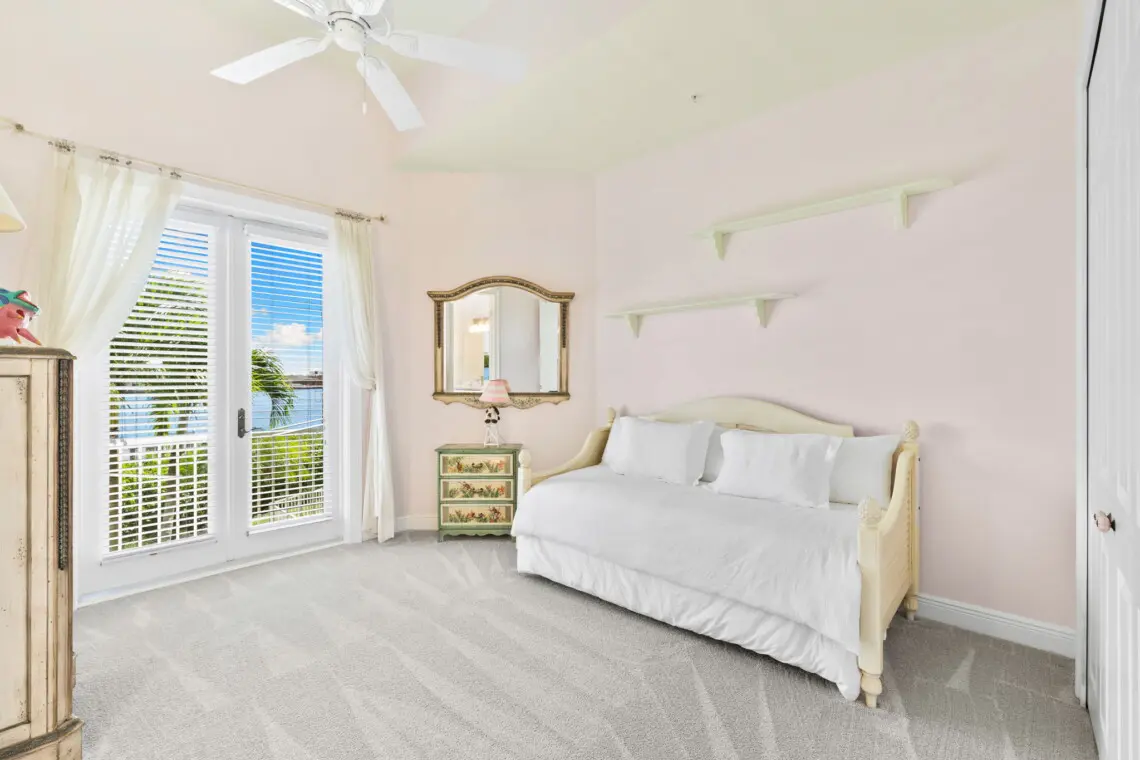 40 web or mls 1V9A1541