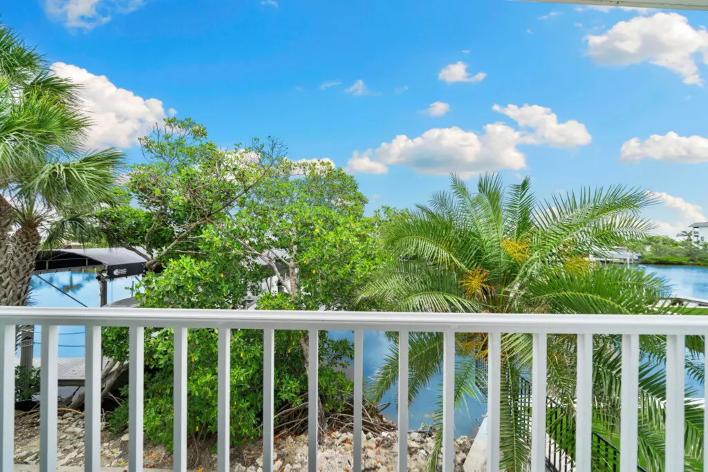 17 web or mls CAR05076