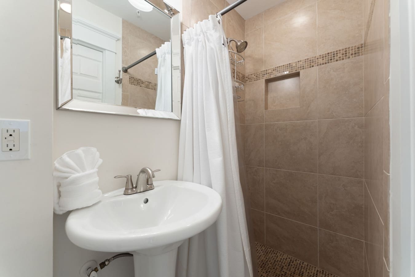 72457 298386 FgXfWfqtm6CAIZJPDbnkSifqIC5 S3wBH0l89GbDX4o 6838bc08e9e86.jpg