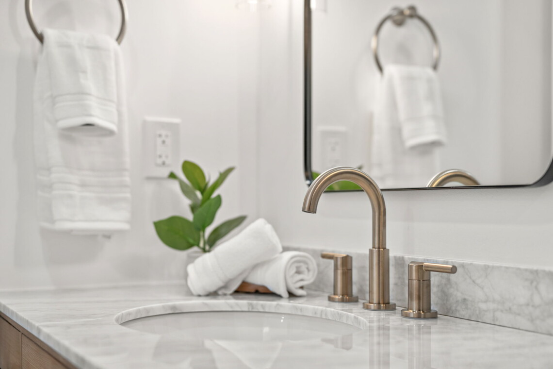 12 web or mls CAR00354