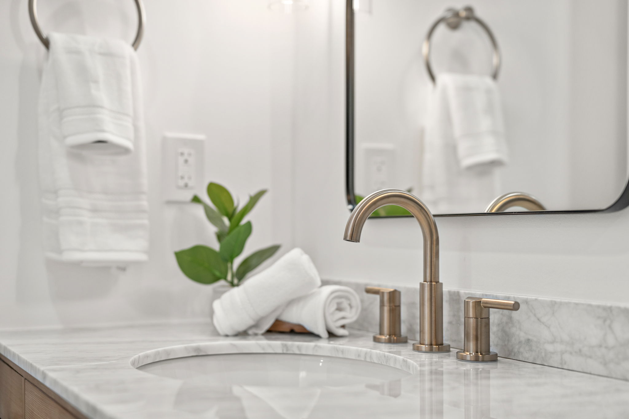 12 web or mls CAR00354