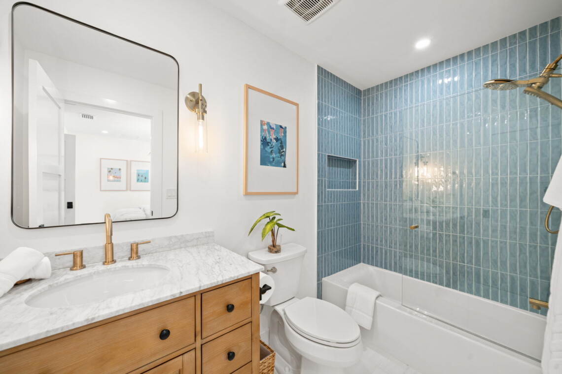 16 web or mls CAR00379