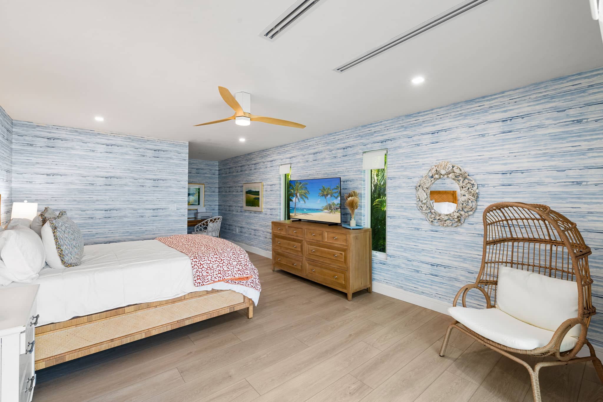 Guest king bedroom
