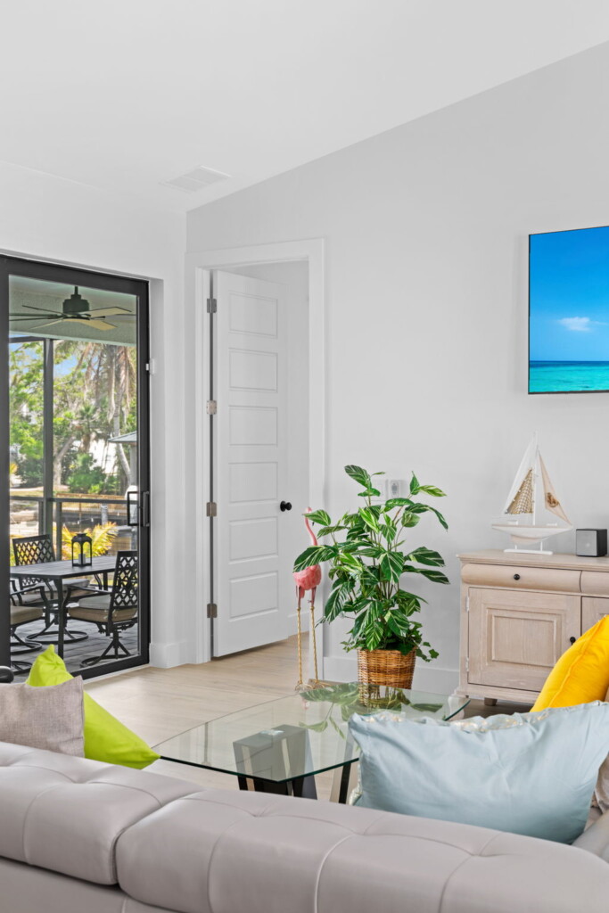 10 web or mls A0105812