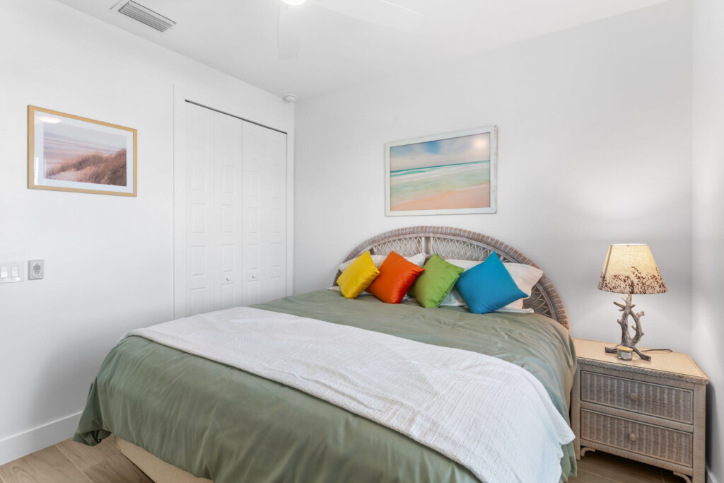 22 web or mls A0105612