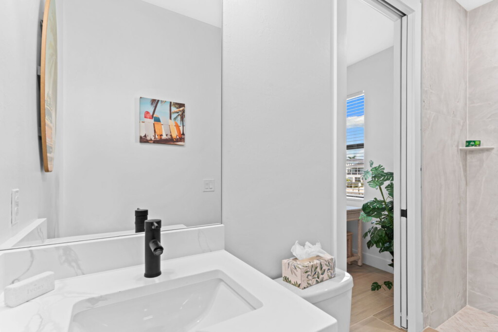 24 web or mls A0105622