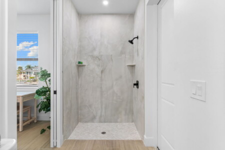 25 web or mls A0105627