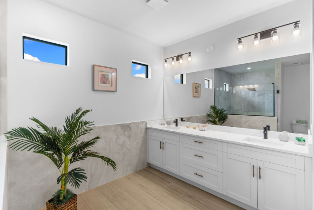 32 web or mls A0105681