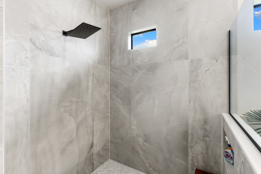 33 web or mls A0105691