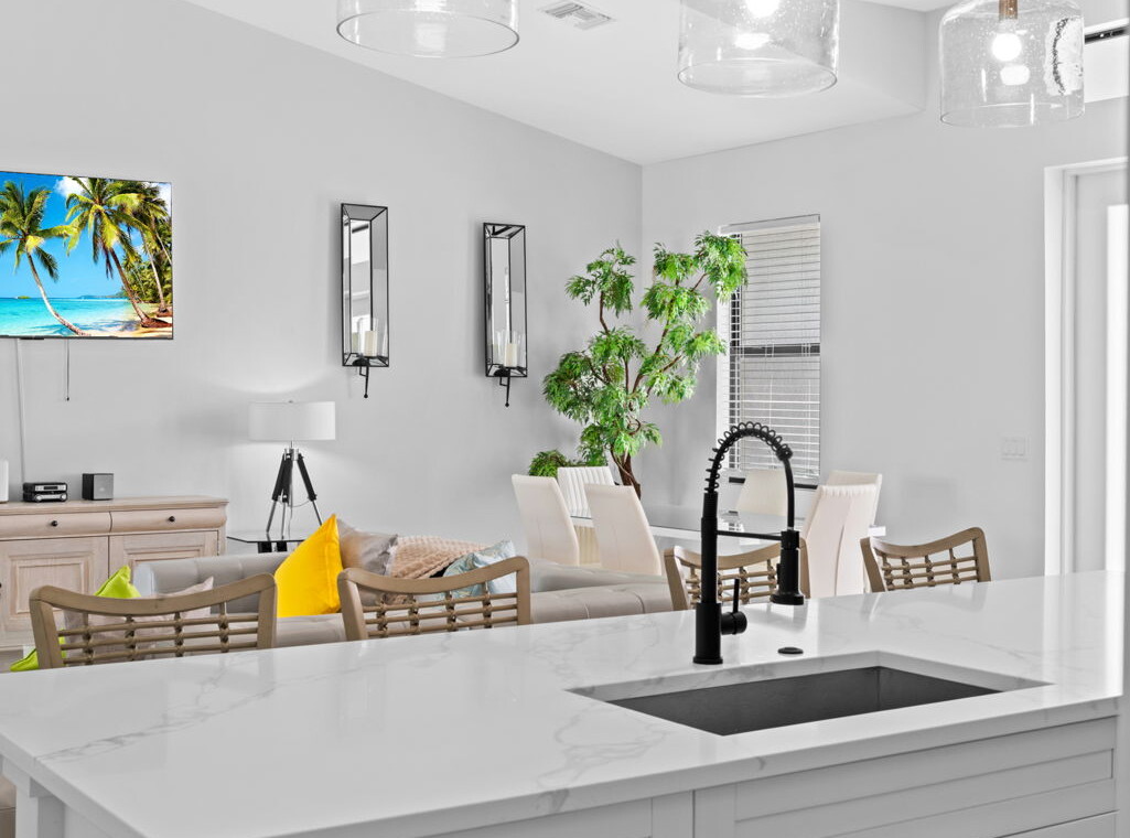 9 web or mls A0105807