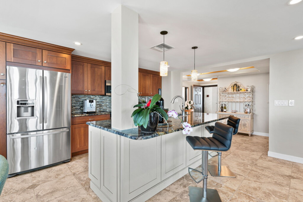 10 web or mls A0104429