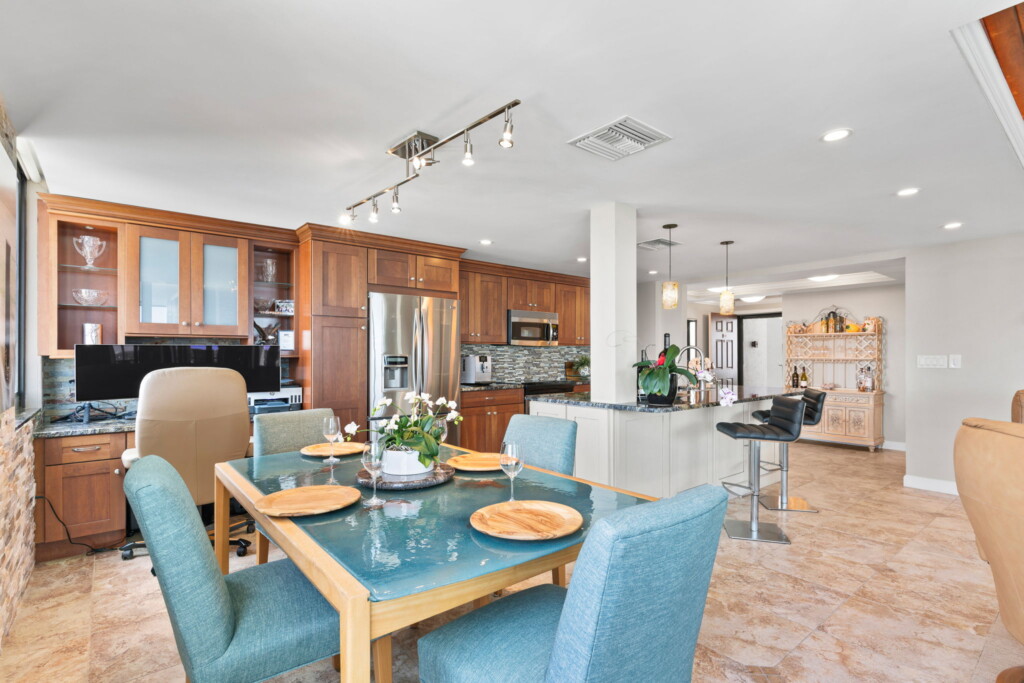 20 web or mls A0104484