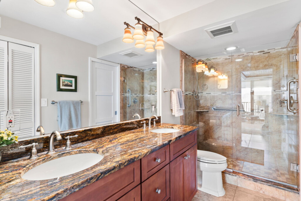 25 web or mls A0104524