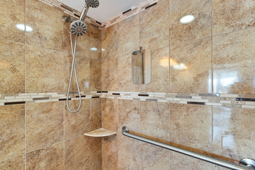 26 web or mls A0104528