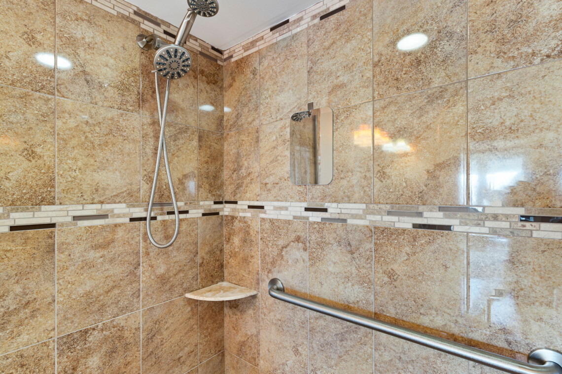 26 web or mls A0104528