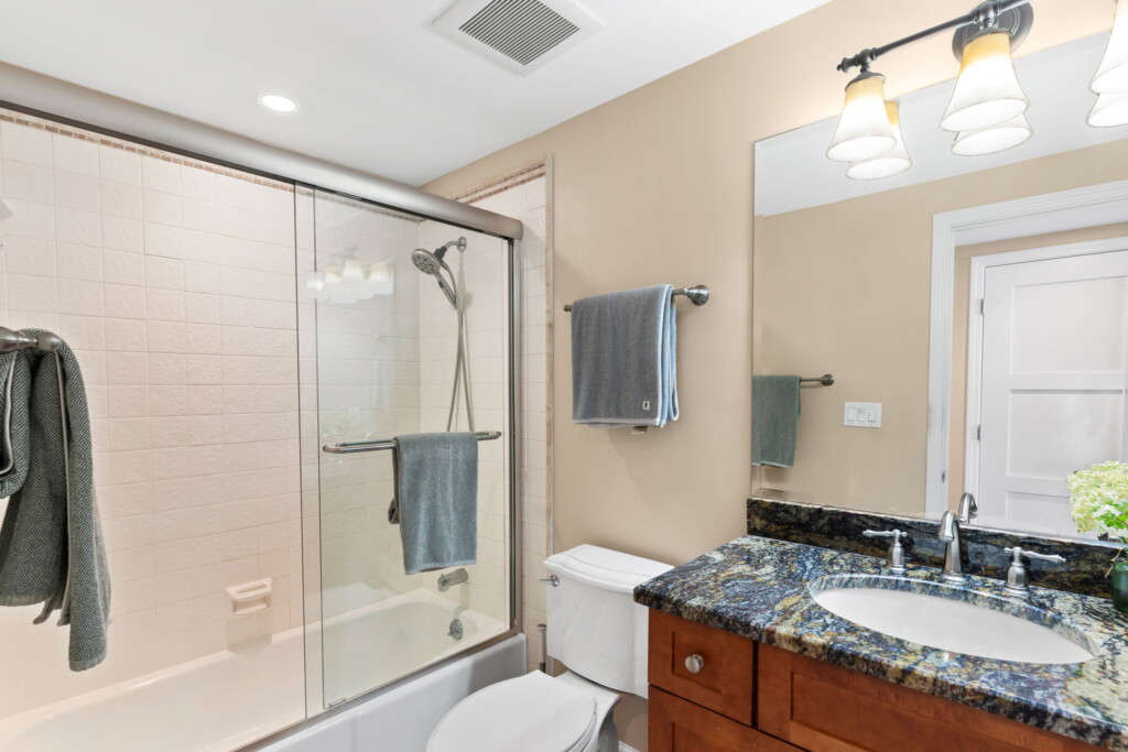 27 web or mls A0104539