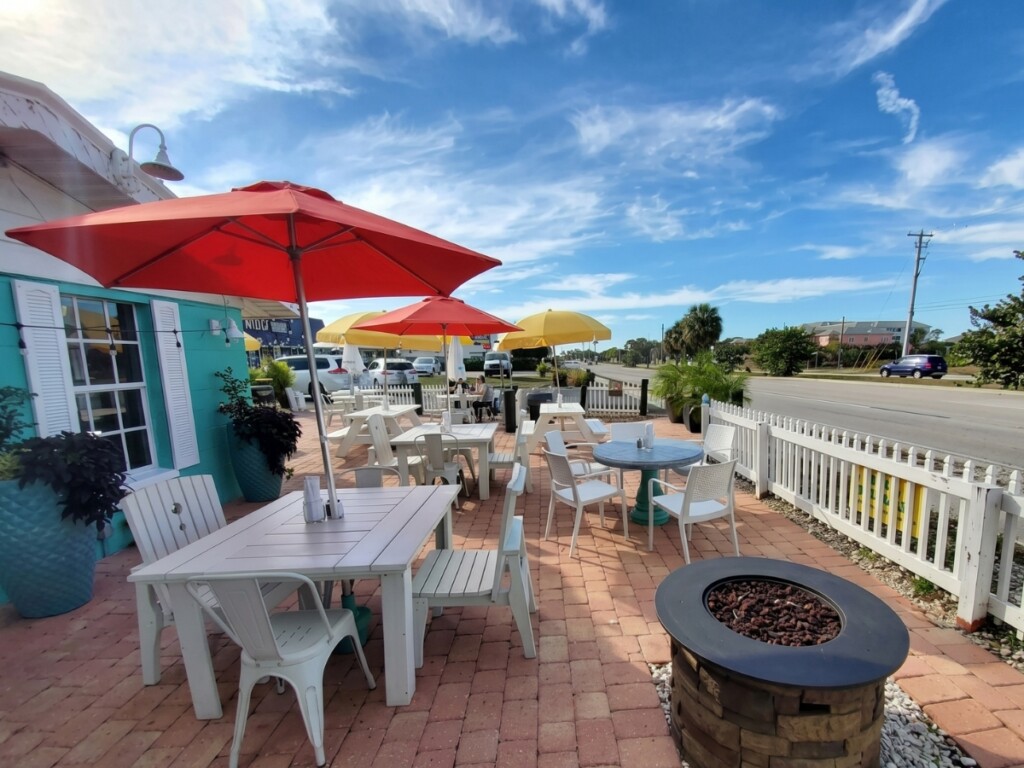 outdoor patio at Island House