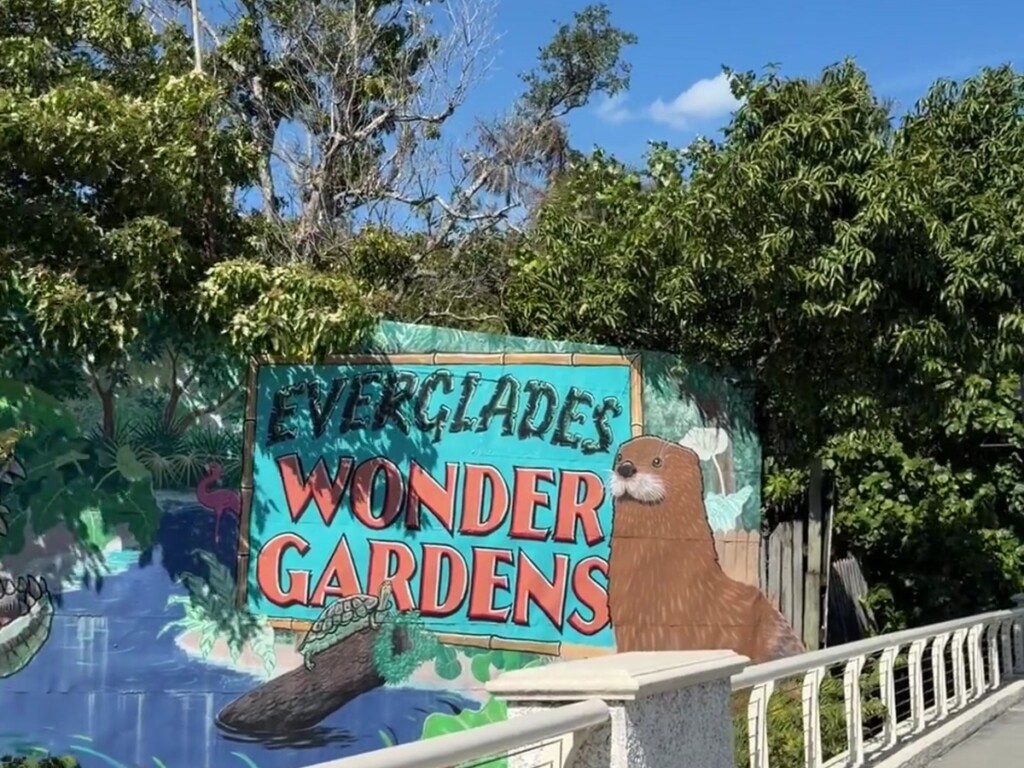 entrance signage at wonder gardens